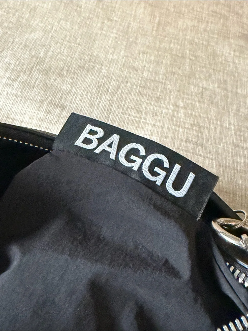 BAGGU Black Recycled Leather Shoulder Bag with Logo Tag and Dust Bag - Picture 4 of 8